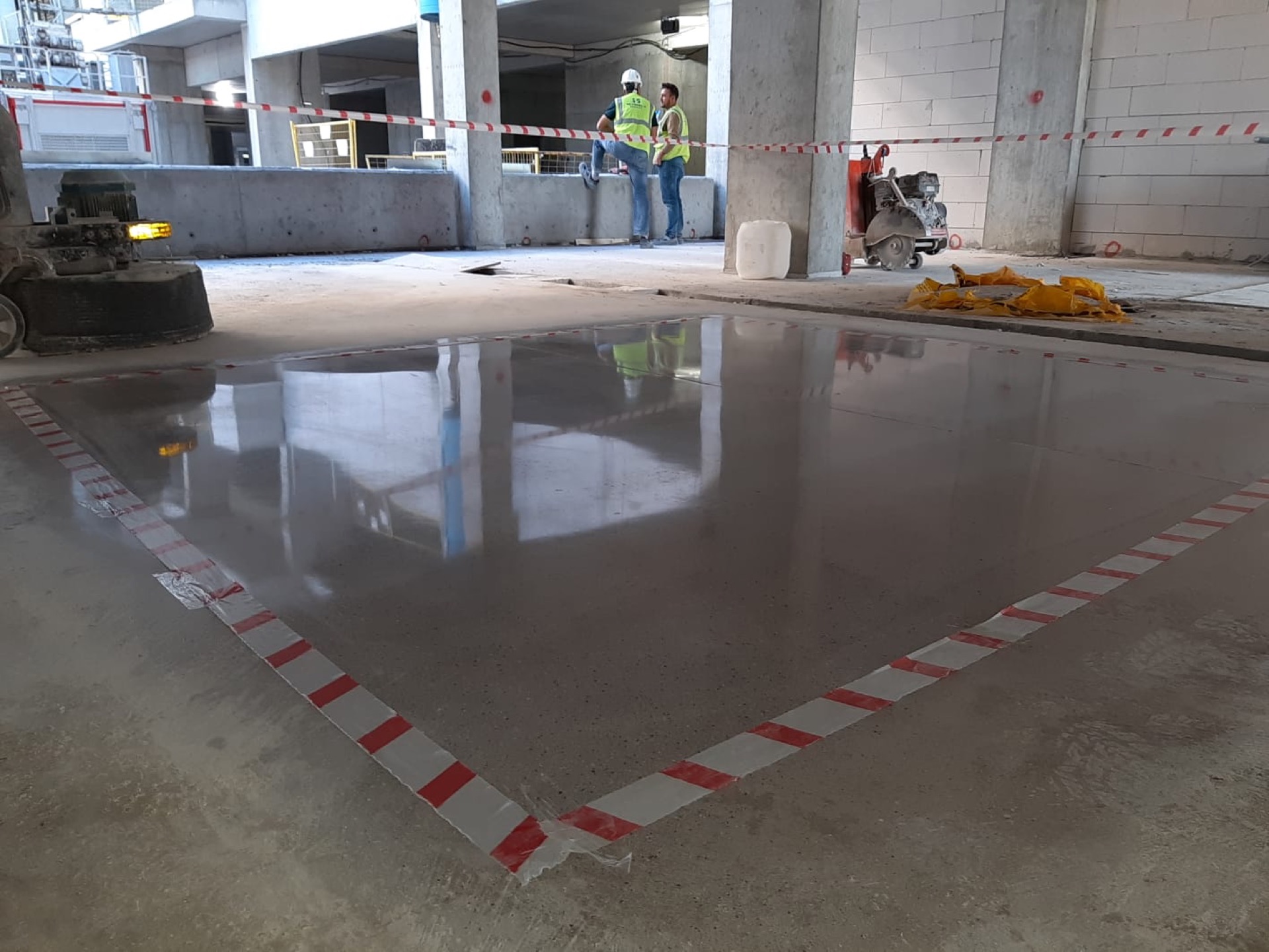 Tamamlanmış parlak beton zemin